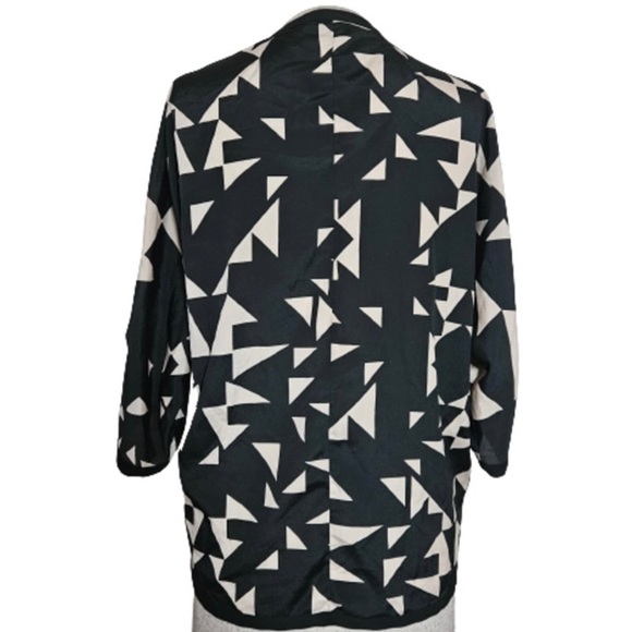 New without tags - Collective concepts black and tan geometric blouse - Picture 5 of 10